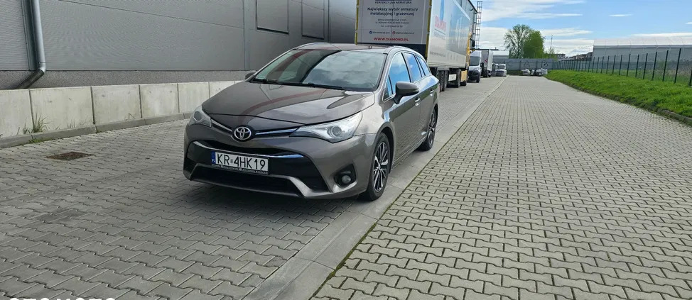 toyota Toyota Avensis cena 40000 przebieg: 338800, rok produkcji 2018 z Kraków